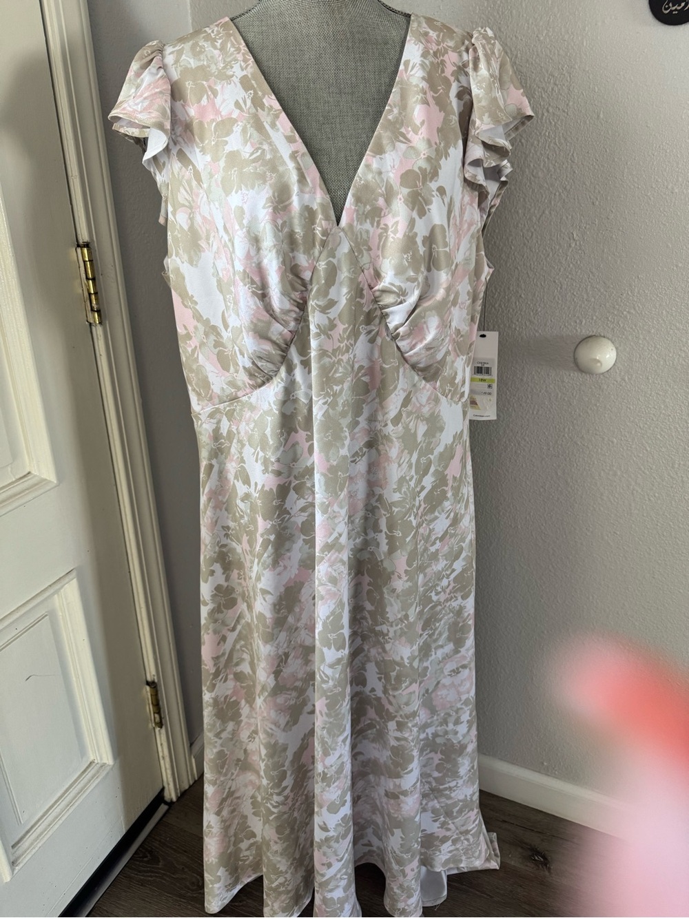 Floral V-Neck Maxi Dress in Soft Pink and Beige